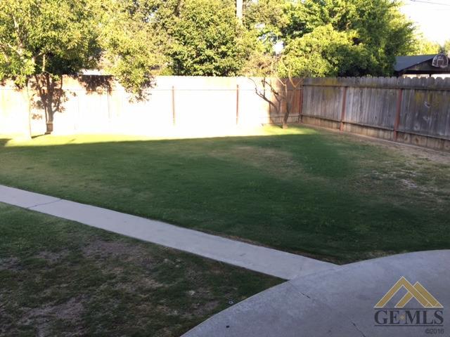 296 Pine St, Shafter, CA 93263 photo 6