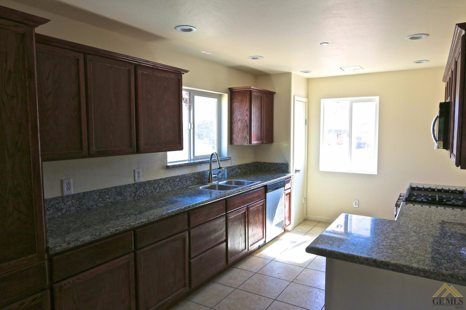 22321 Vaquero Dr, Tehachapi, CA 93561 photo 5