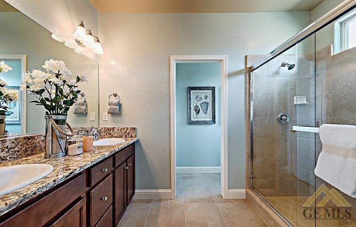 9309 Red Pine Dr, Shafter, CA 93263 photo 7