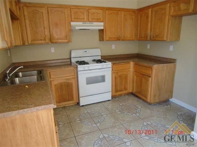 1160 Hazelnut St, Wasco, CA 93280 photo 3