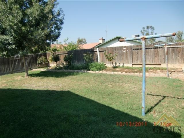 1160 Hazelnut St, Wasco, CA 93280 photo 2