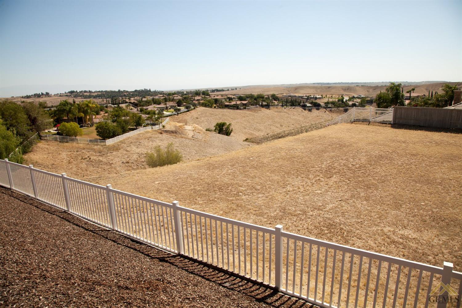 13701 Raphael Ave, Bakersfield, CA 93306 photo 3