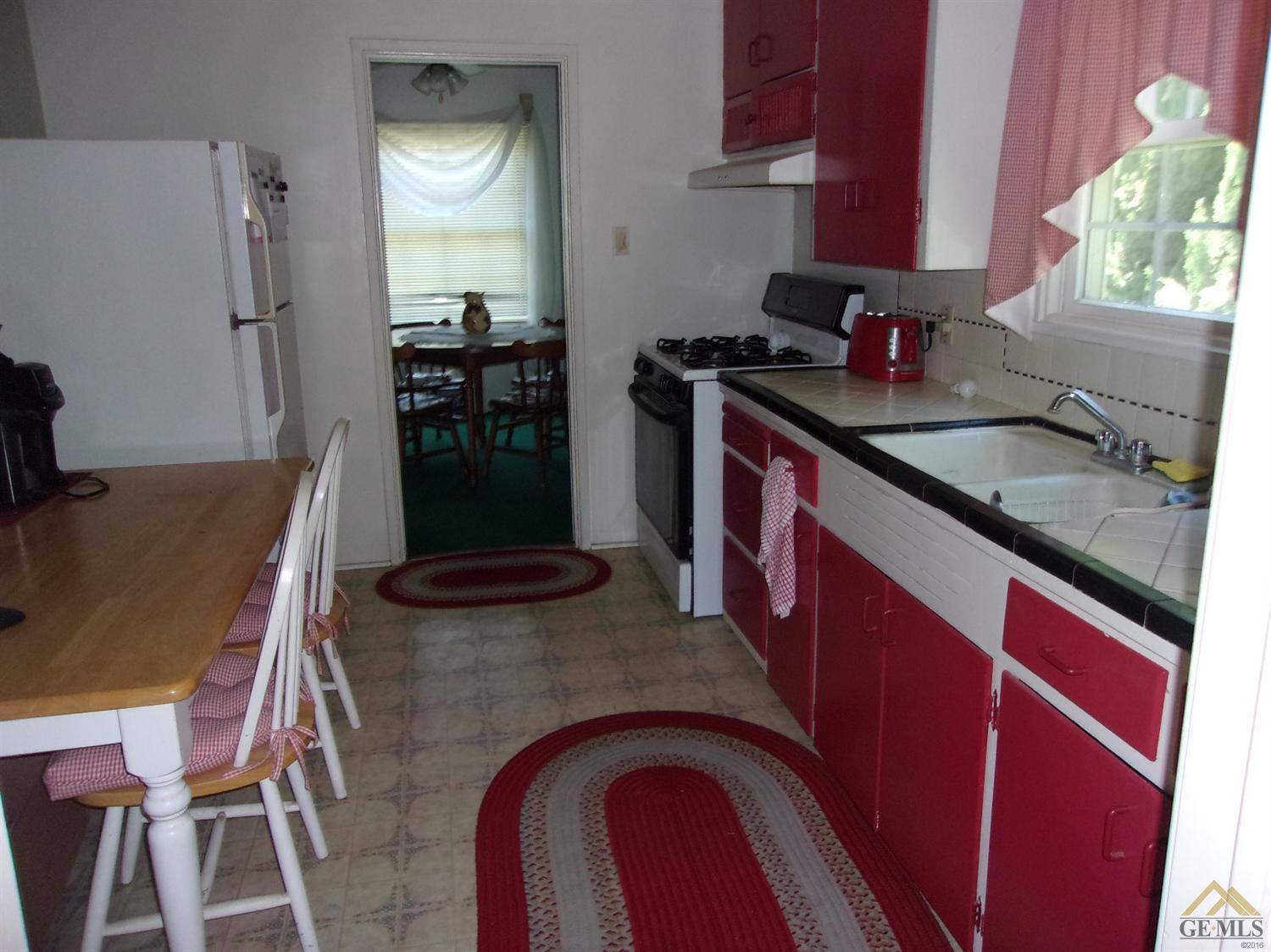 218 E San Emidio St, Taft, CA 93268 photo 3