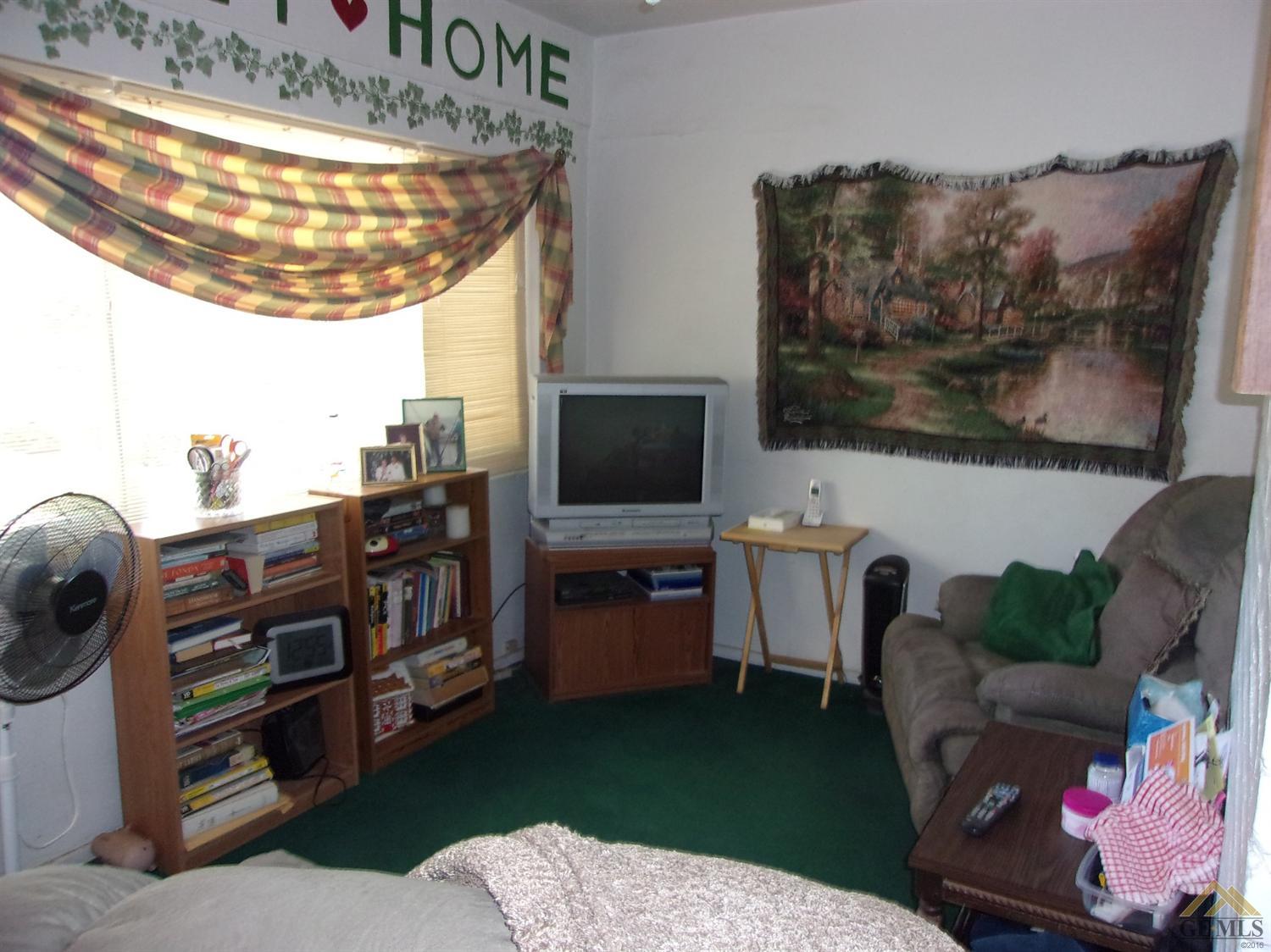 218 E San Emidio St, Taft, CA 93268 photo 8