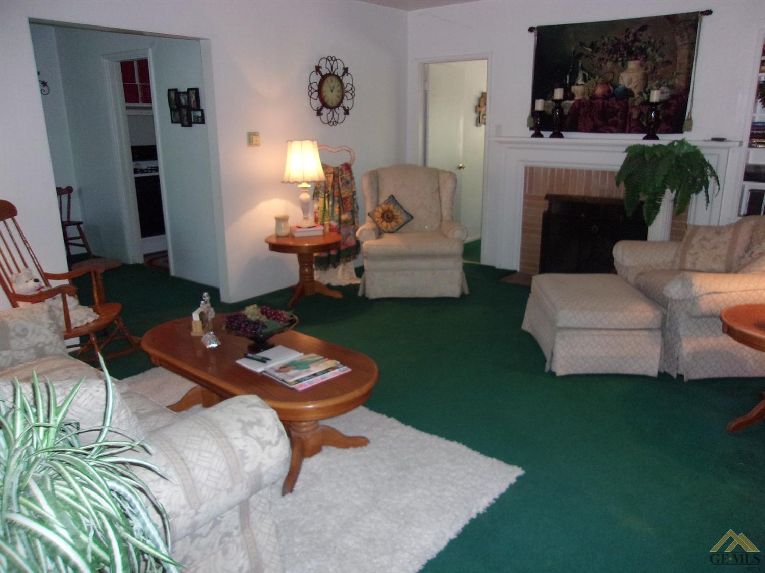 218 E San Emidio St, Taft, CA 93268 photo 4
