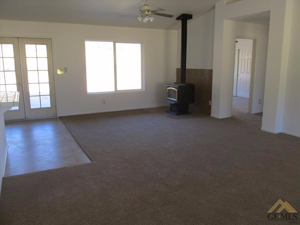 24588 Haven Ln, Tehachapi, CA 93561 photo 2