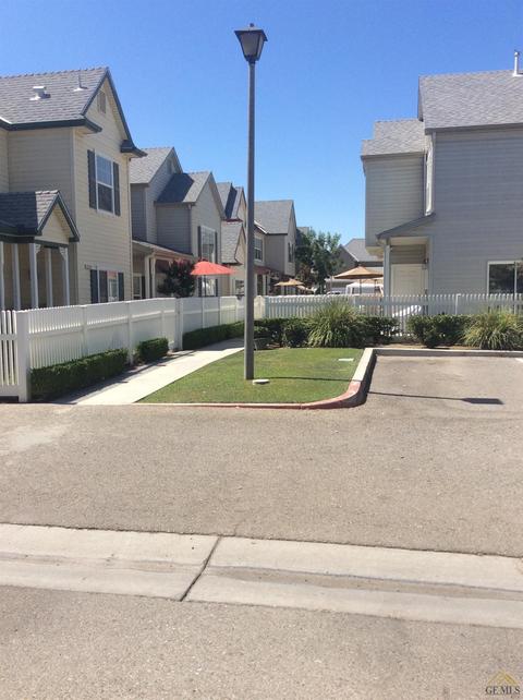 2210 Lewis Puller Dr, Bakersfield, CA 93301 photo 2