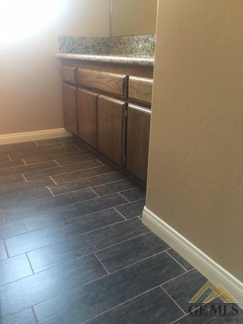 2210 Lewis Puller Dr, Bakersfield, CA 93301 photo 14