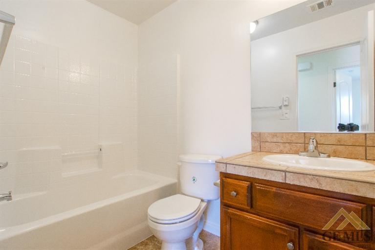 9136 Eucalyptus Dr, Bakersfield, CA 93306 photo 9