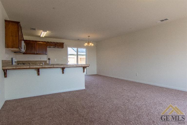 9136 Eucalyptus Dr, Bakersfield, CA 93306 photo 4