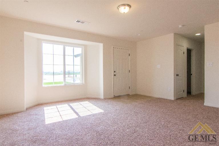 9136 Eucalyptus Dr, Bakersfield, CA 93306 photo 7