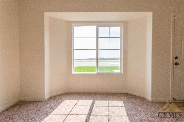 9136 Eucalyptus Dr, Bakersfield, CA 93306 photo 5