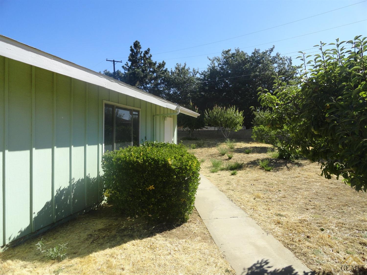 819 Beech St, Tehachapi, CA 93561 photo 4