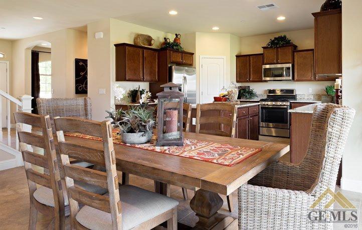 9124 Red Pine Dr, Shafter, CA 93263 photo 4