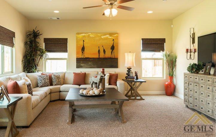 9124 Red Pine Dr, Shafter, CA 93263 photo 3