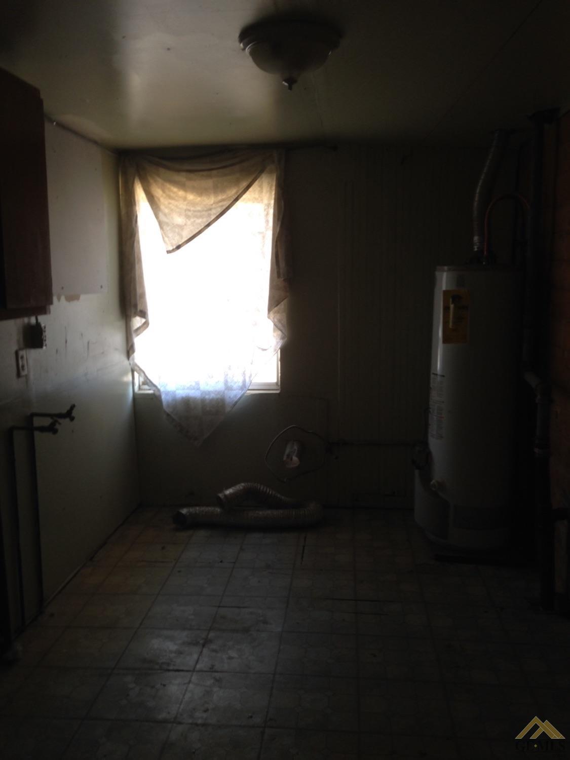 9821 Elmco Ave, Lamont, CA 93241 photo 12