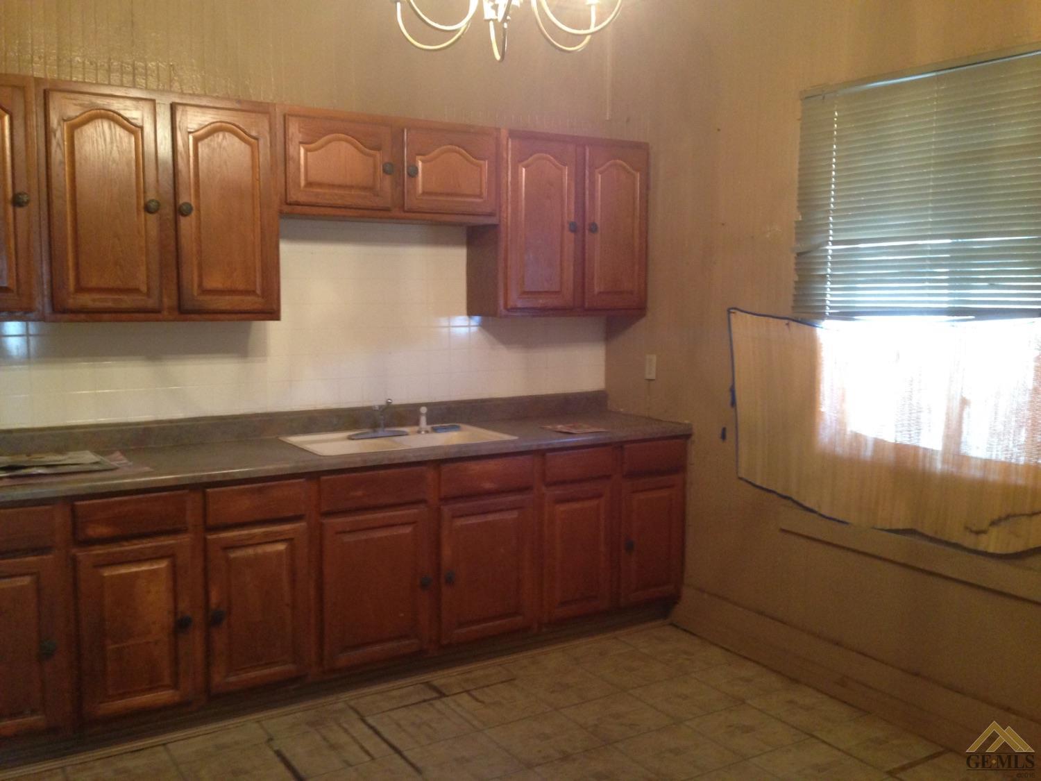 9821 Elmco Ave, Lamont, CA 93241 photo 4