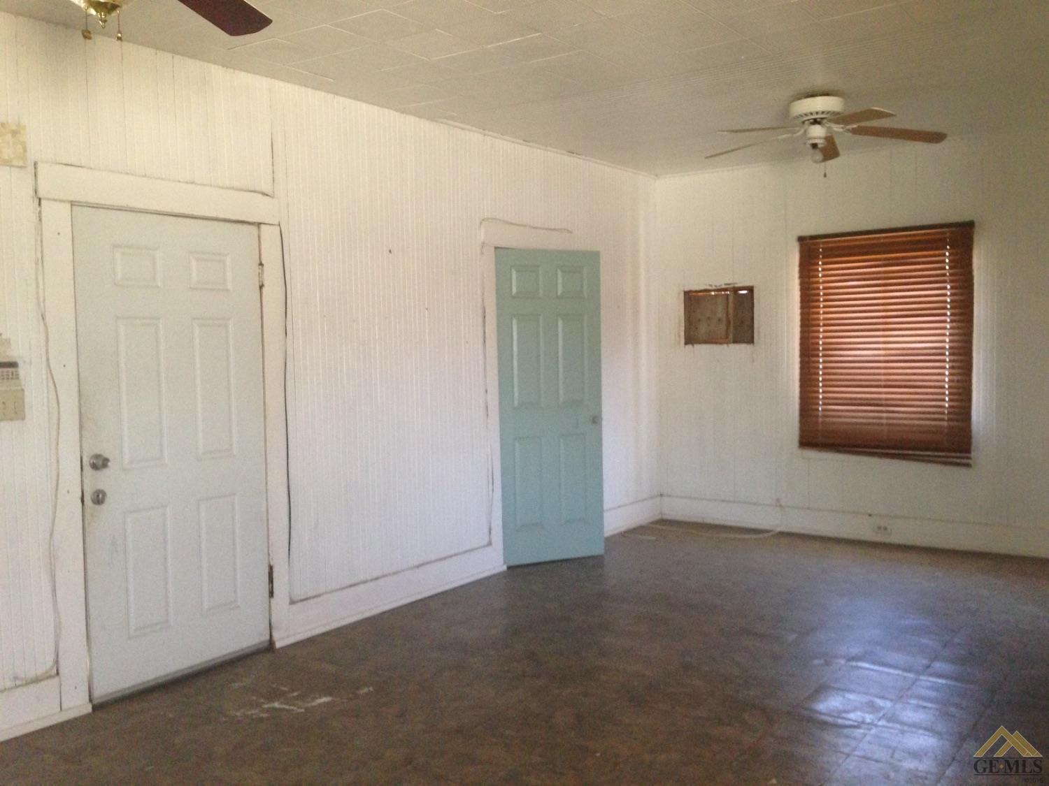 9821 Elmco Ave, Lamont, CA 93241 photo 3