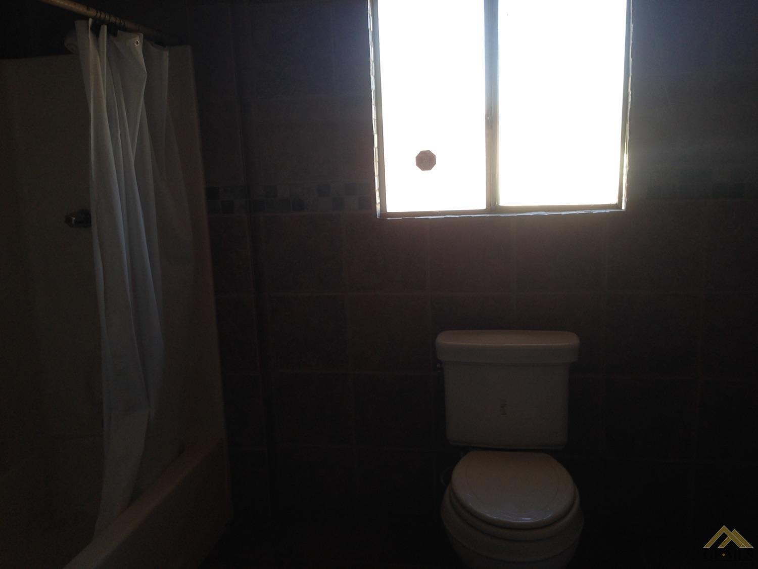 9821 Elmco Ave, Lamont, CA 93241 photo 10