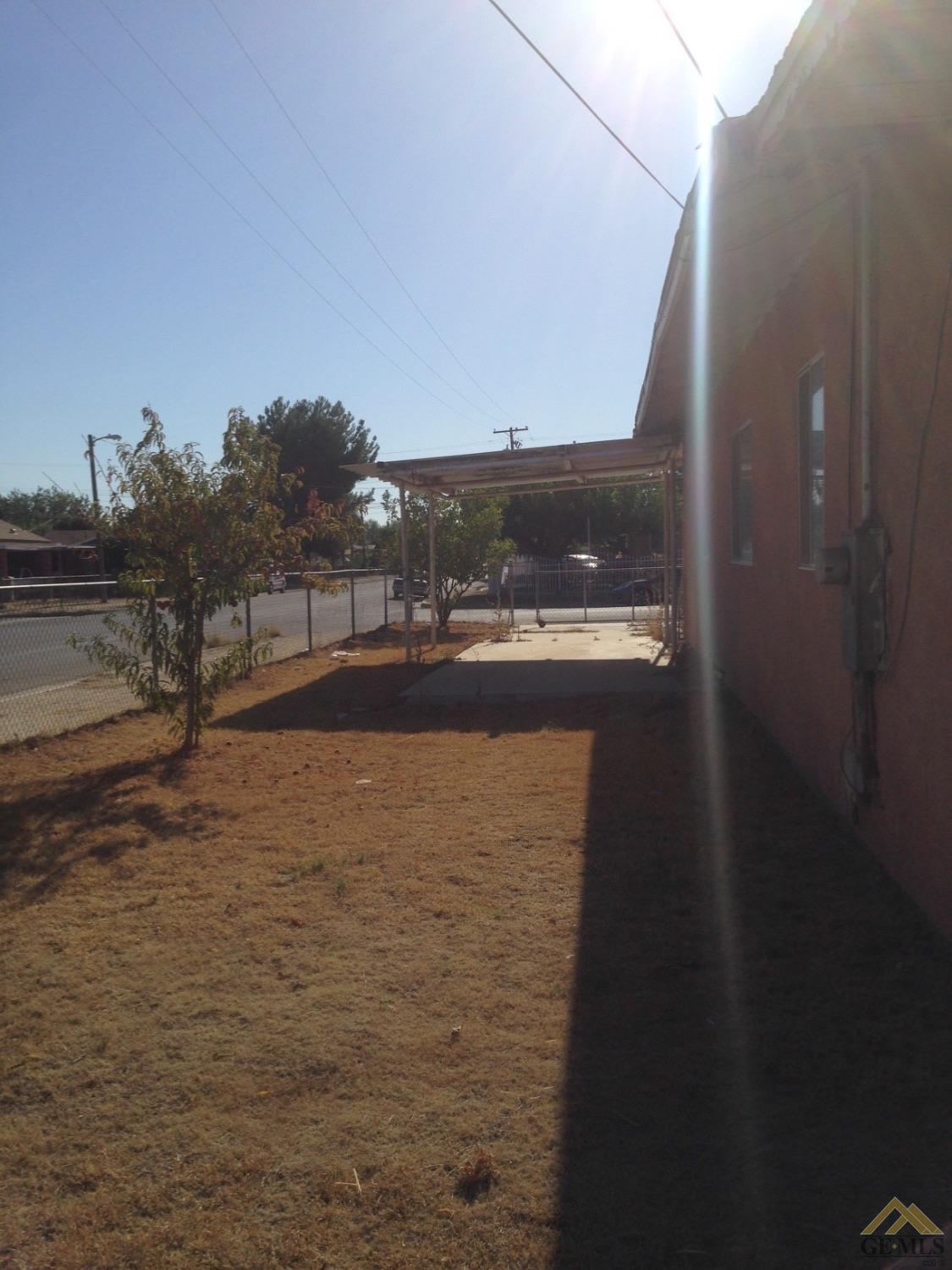 9821 Elmco Ave, Lamont, CA 93241 photo 2