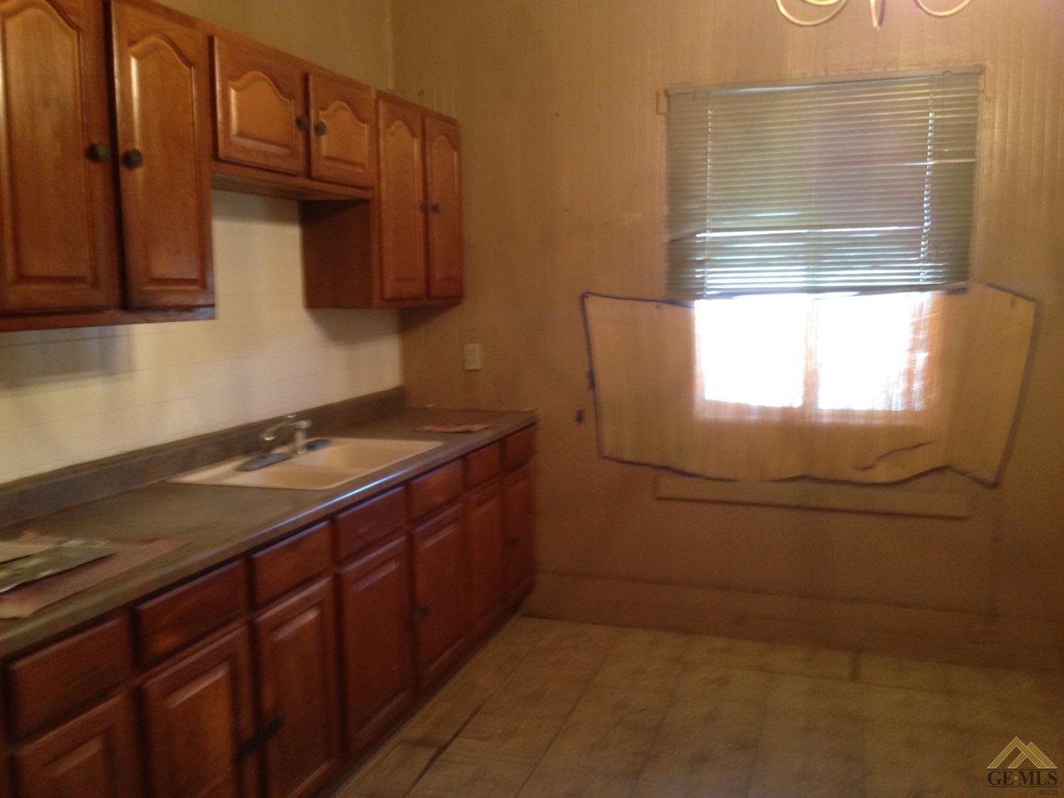9821 Elmco Ave, Lamont, CA 93241 photo 5