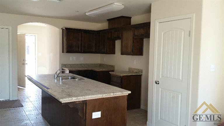 6907 Englefield Dr, Bakersfield, CA 93307 photo 1