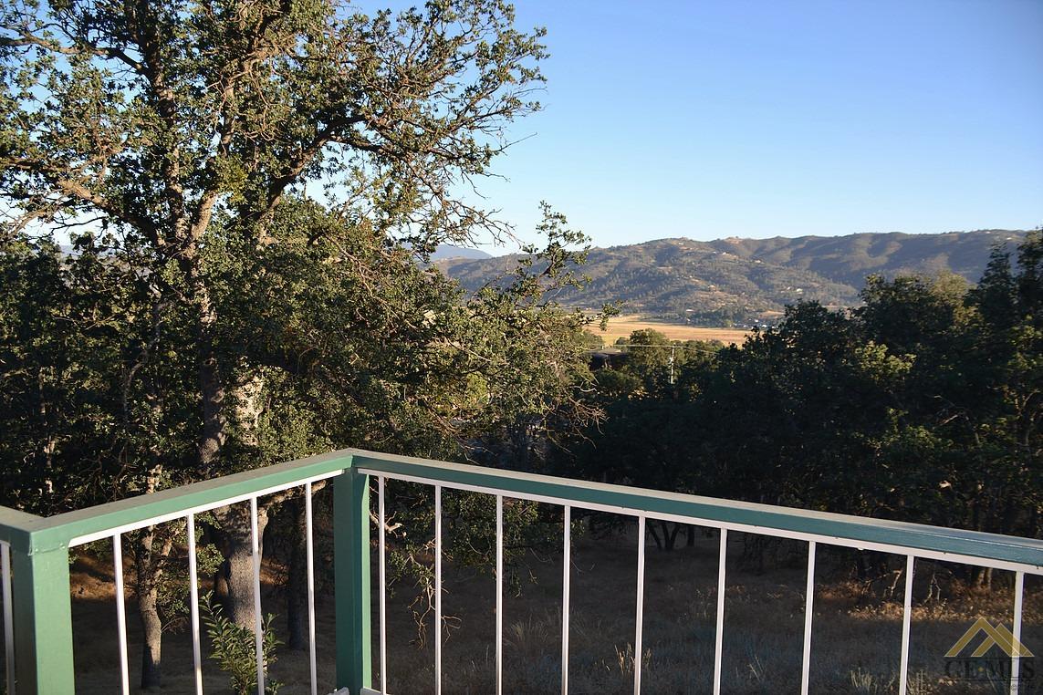 24321 San Juan Dr, Tehachapi, CA 93561 photo 2