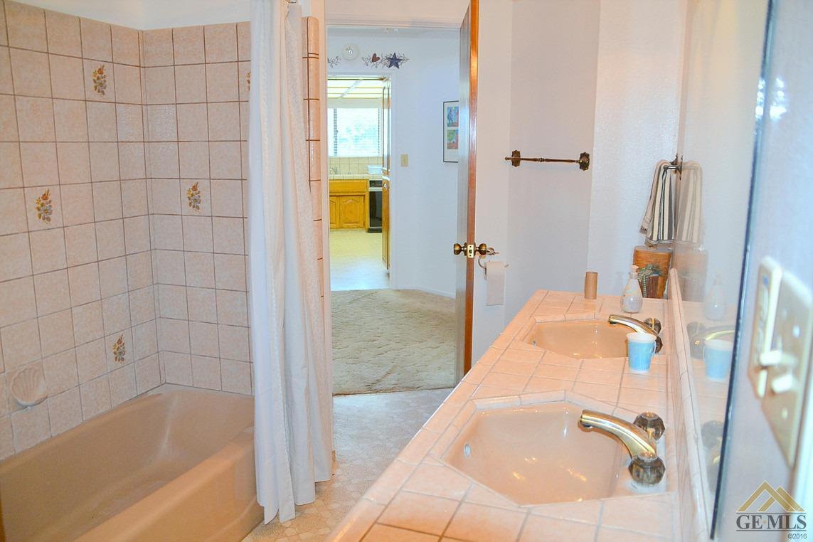 24321 San Juan Dr, Tehachapi, CA 93561 photo 11