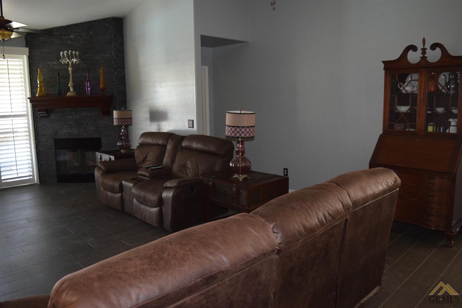 4502 Chinta Dr, Bakersfield, CA 93313 photo 2