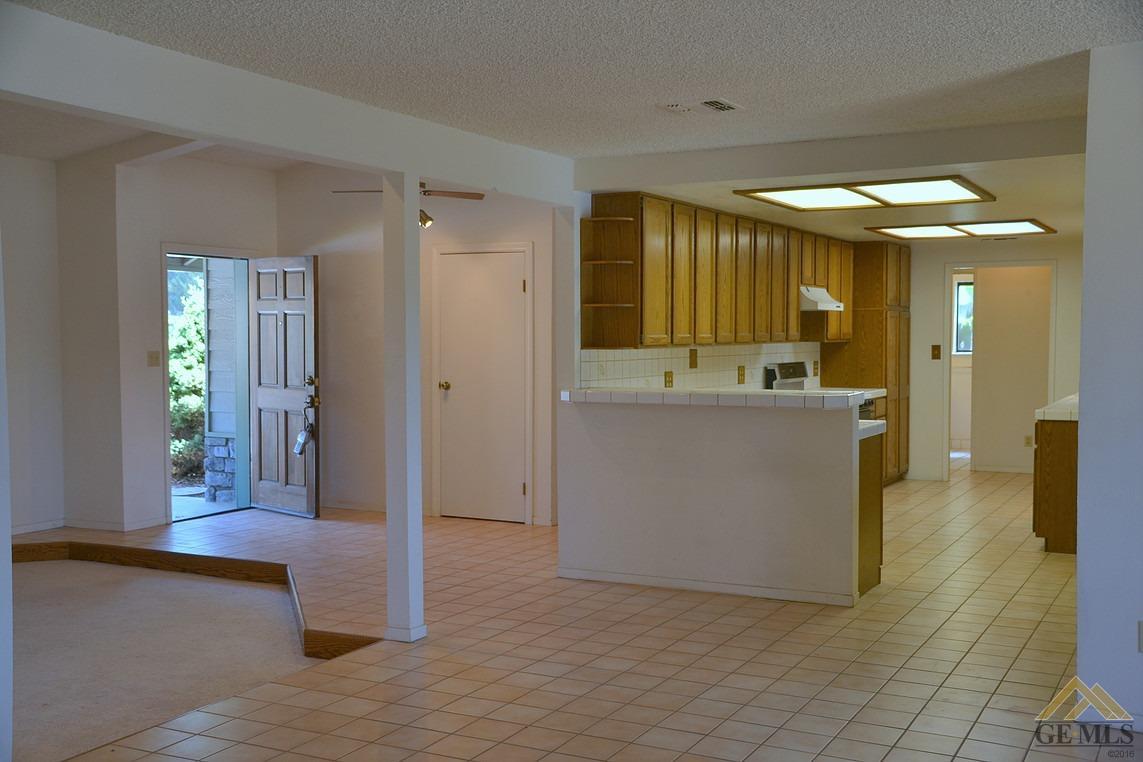 24131 Deertrail Dr, Tehachapi, CA 93561 photo 2