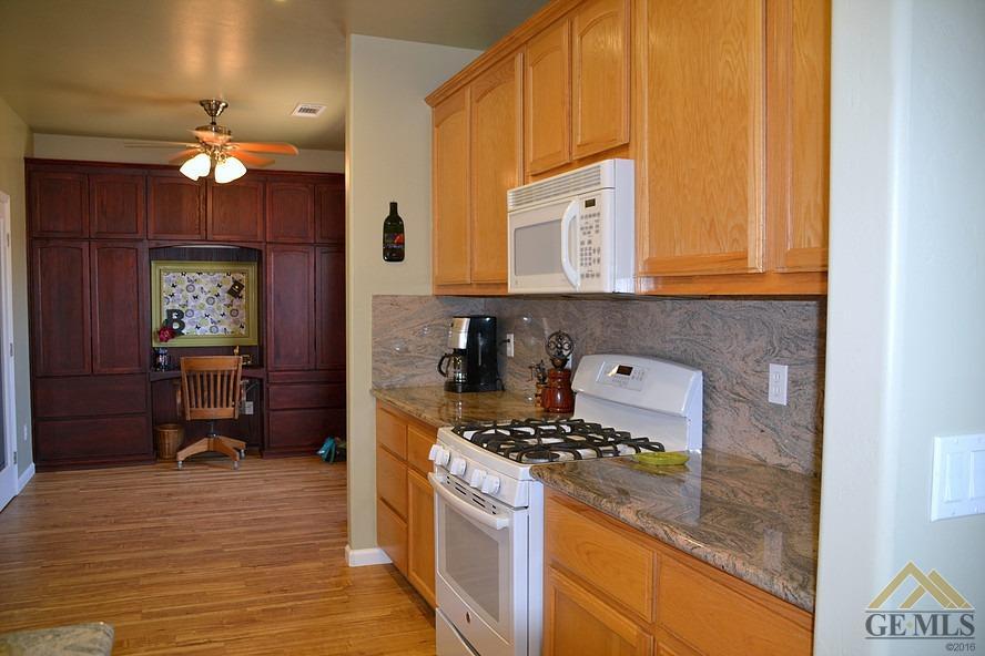 21520 Brook Dr, Tehachapi, CA 93561 photo 8