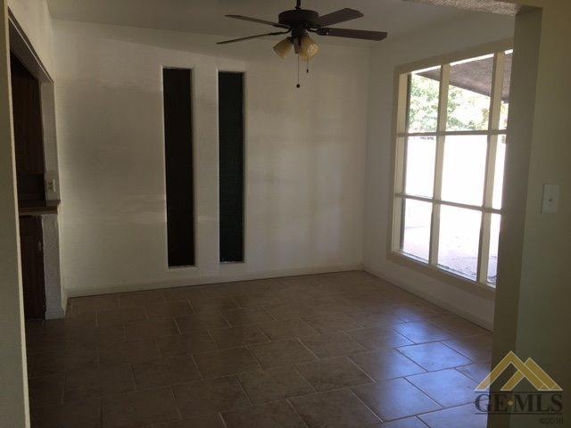 310 S 8th St, Taft, CA 93268 photo 4