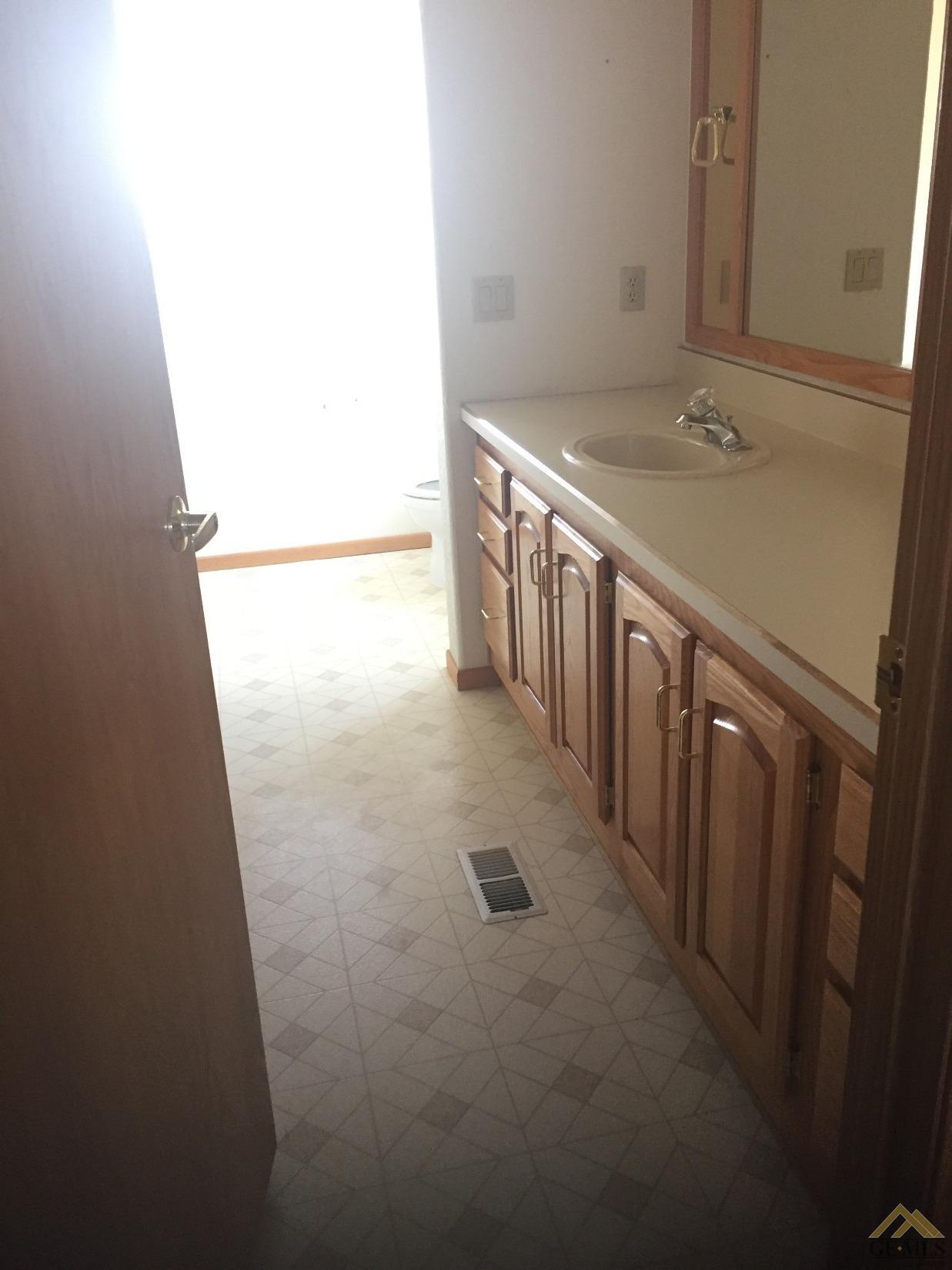 138 Set Ln, Bakersfield, CA 93308 photo 7