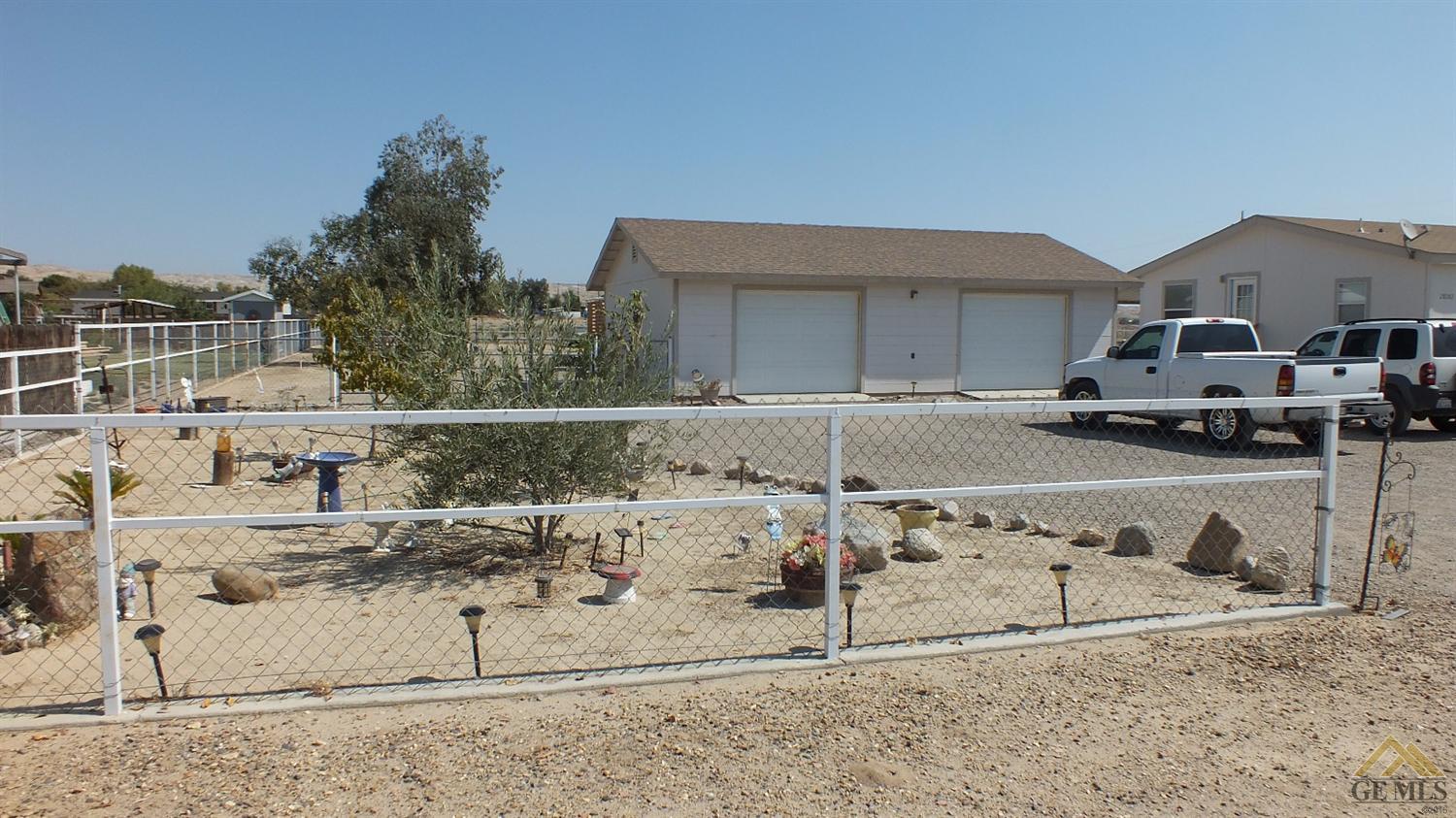 28182 Mcclaren Ave, Taft, CA 93268 photo 2