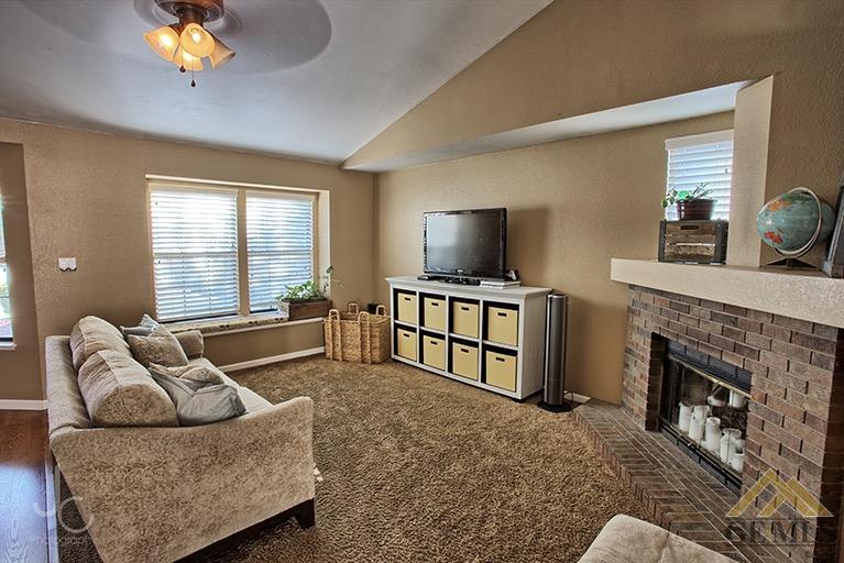 4504 Devlin Ct, Bakersfield, CA 93311 photo 2