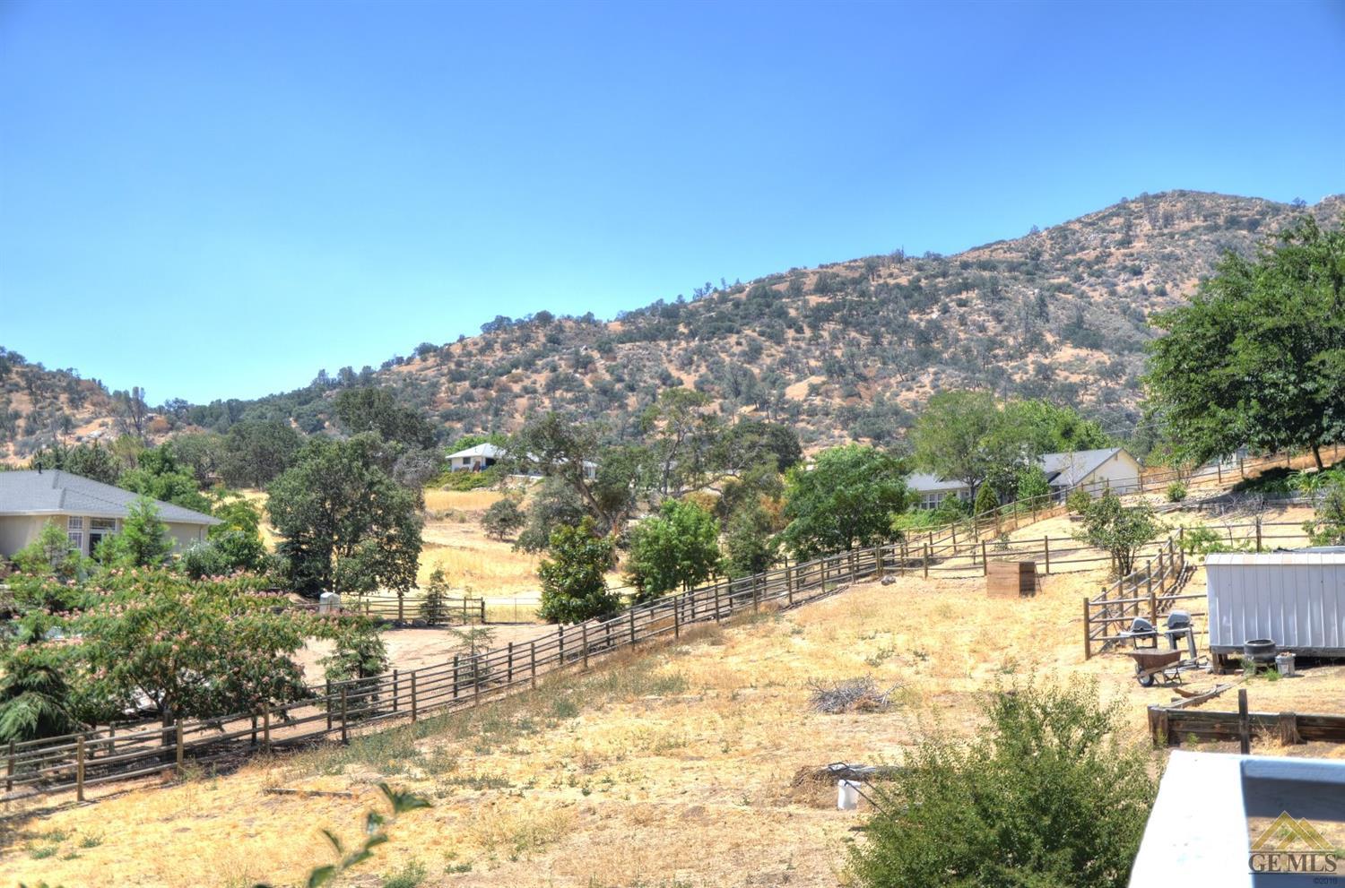 21400 Hacienda Dr, Tehachapi, CA 93561 photo 17