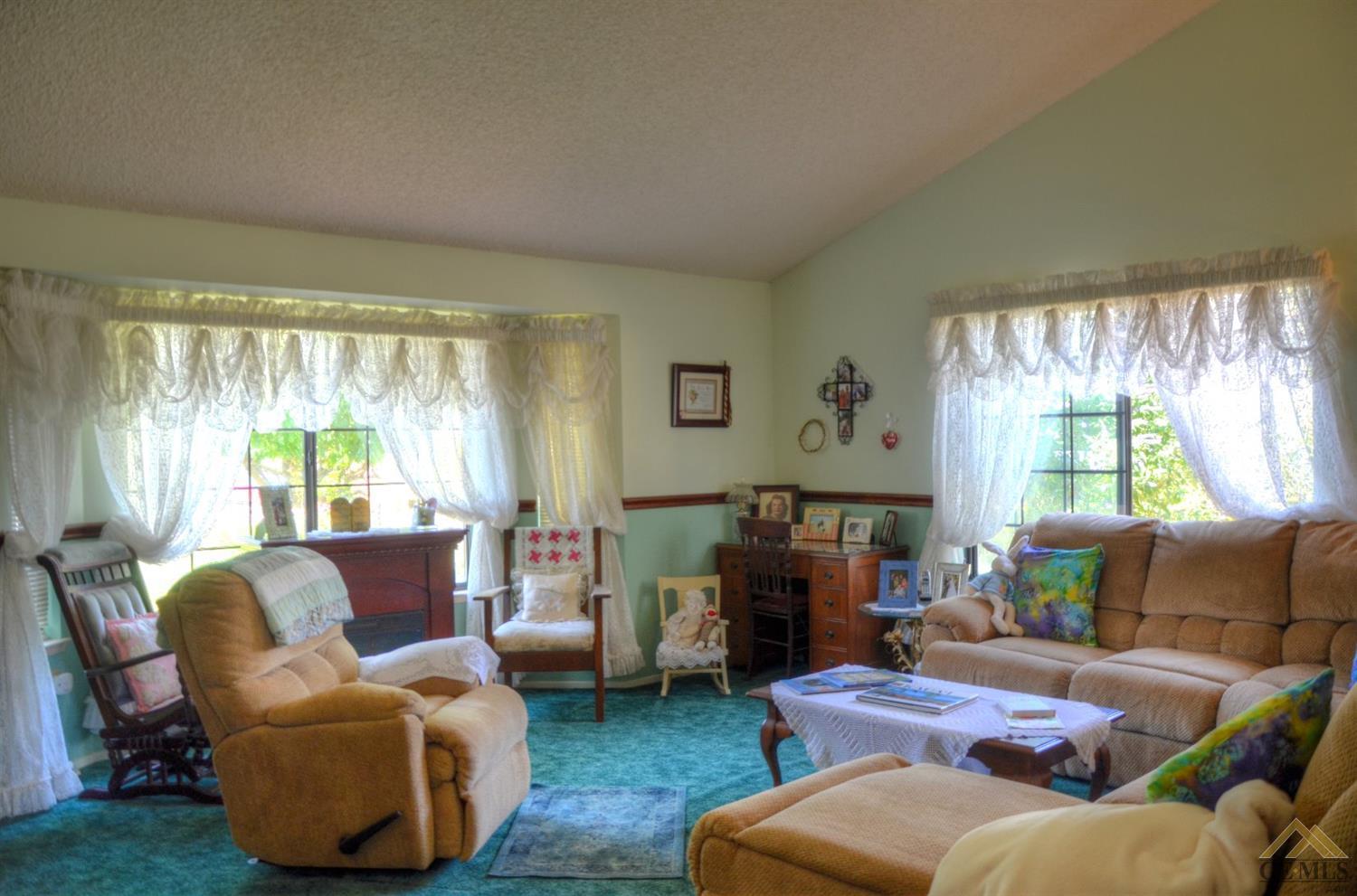 21400 Hacienda Dr, Tehachapi, CA 93561 photo 9