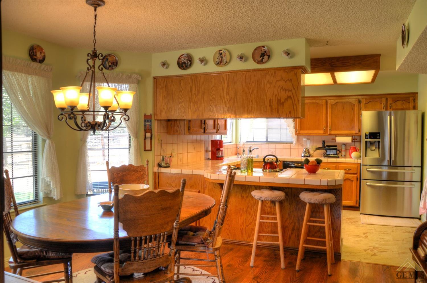 21400 Hacienda Dr, Tehachapi, CA 93561 photo 5