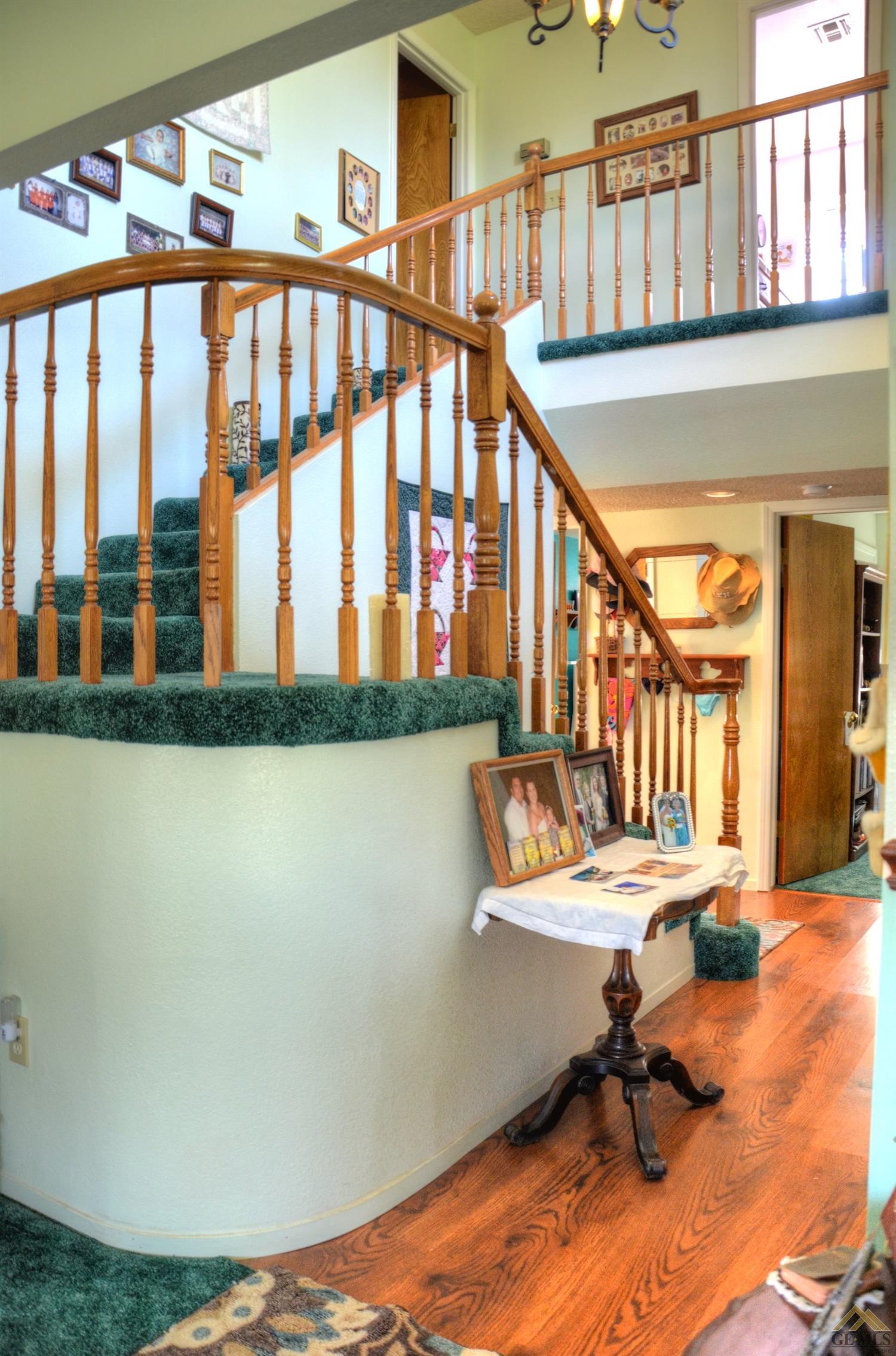 21400 Hacienda Dr, Tehachapi, CA 93561 photo 12