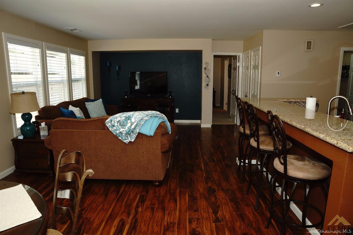 1006 Chris Ln, Tehachapi, CA 93561 photo 4