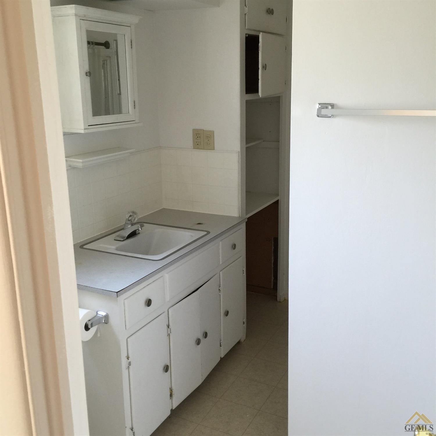 514 Fillmore St, Taft, CA 93268 photo 6