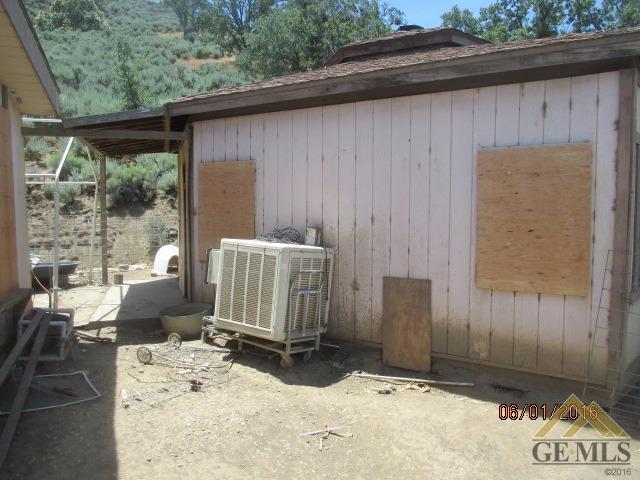 27300 Buckpasser Dr, Tehachapi, CA 93561 photo 3