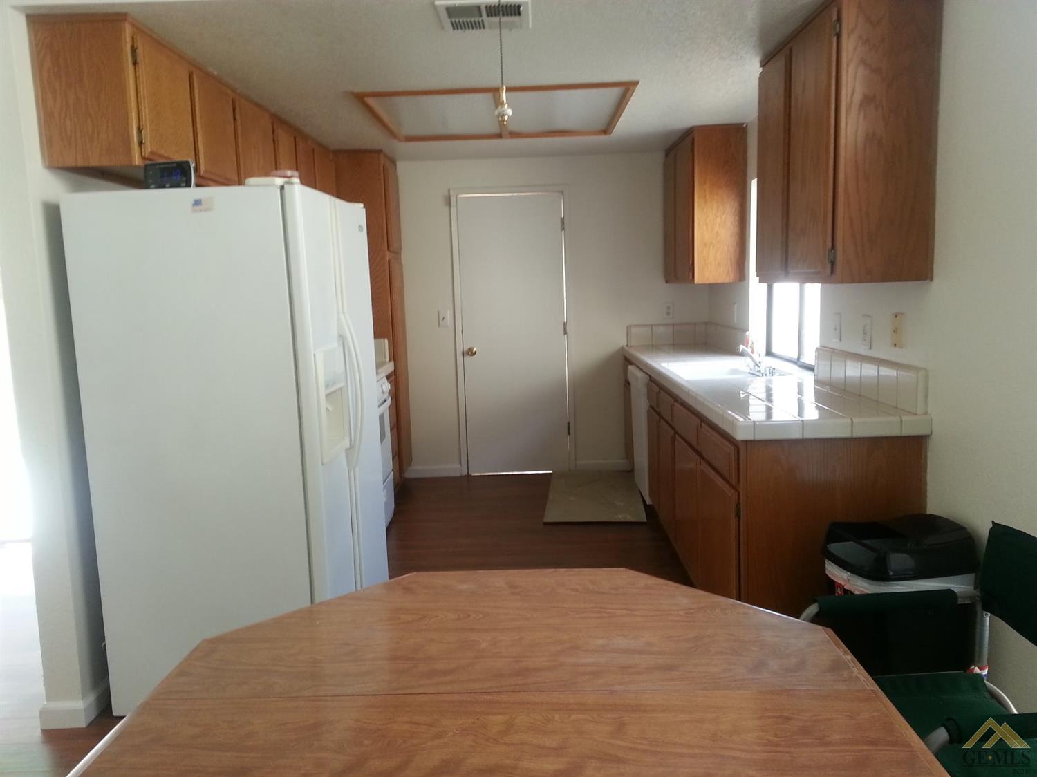 703 Fairview Rd, Bakersfield, CA 93307 photo 2