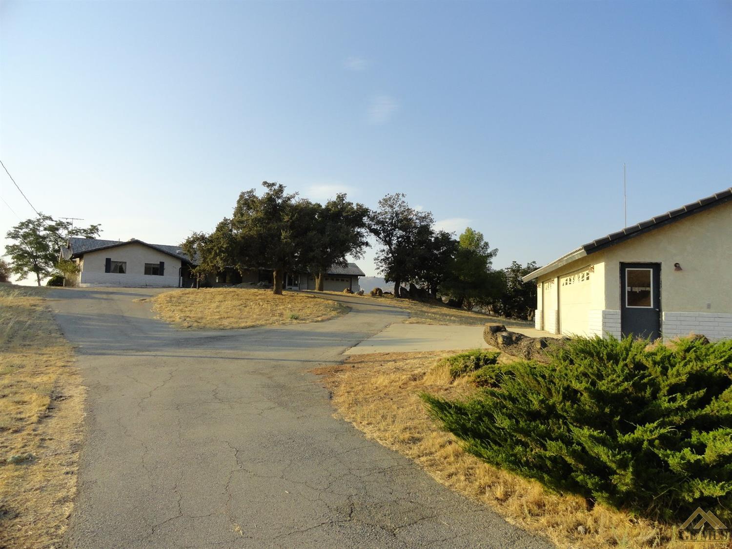 19191 Mustang Dr, Tehachapi, CA 93561 photo 2
