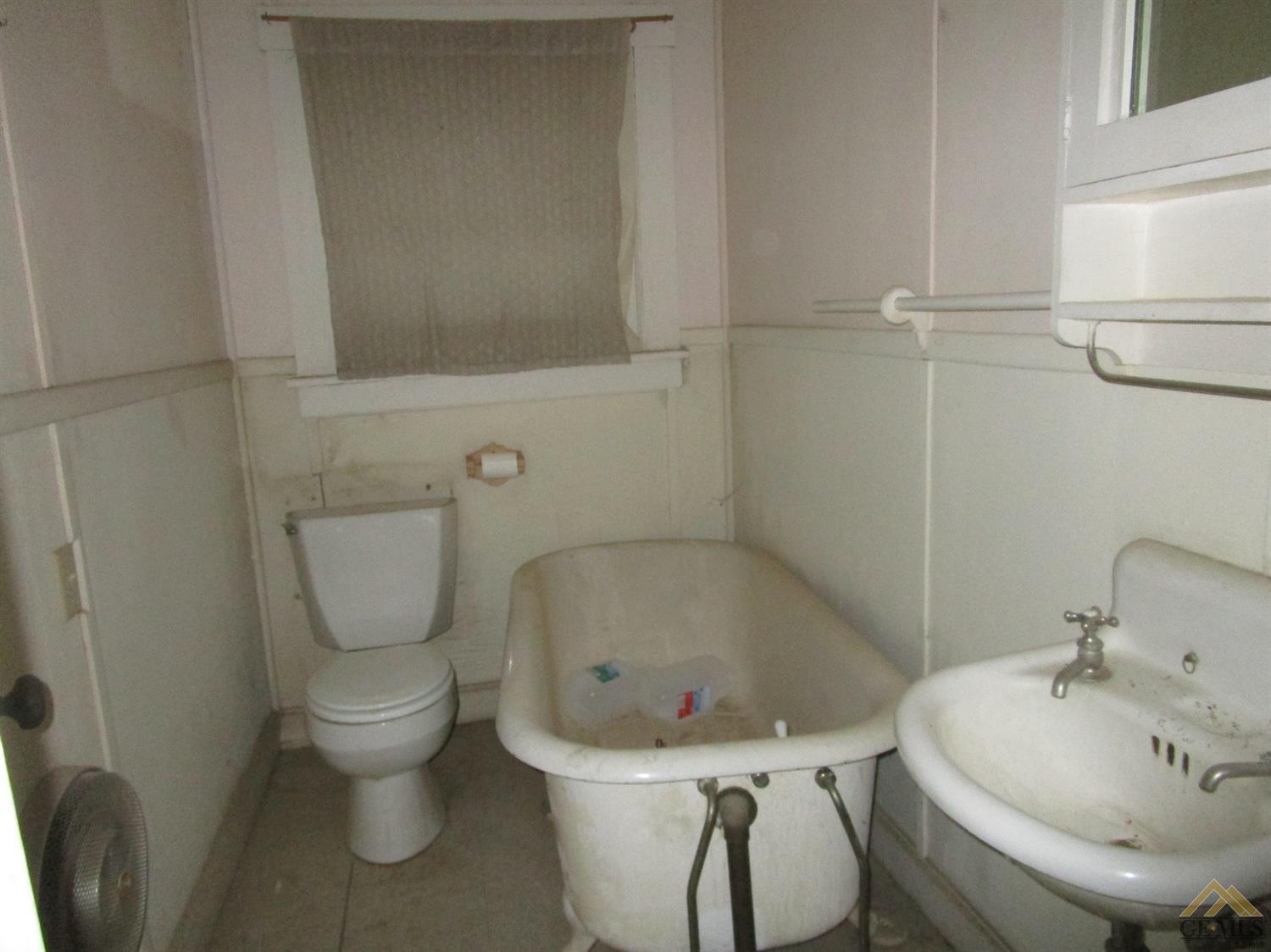 116 Polk St, Taft, CA 93268 photo 8
