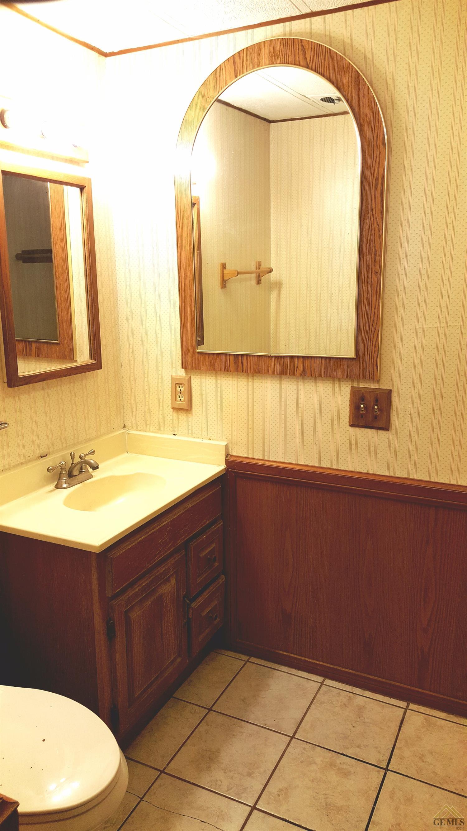 9212 E Wilson Rd, Bakersfield, CA 93307 photo 8