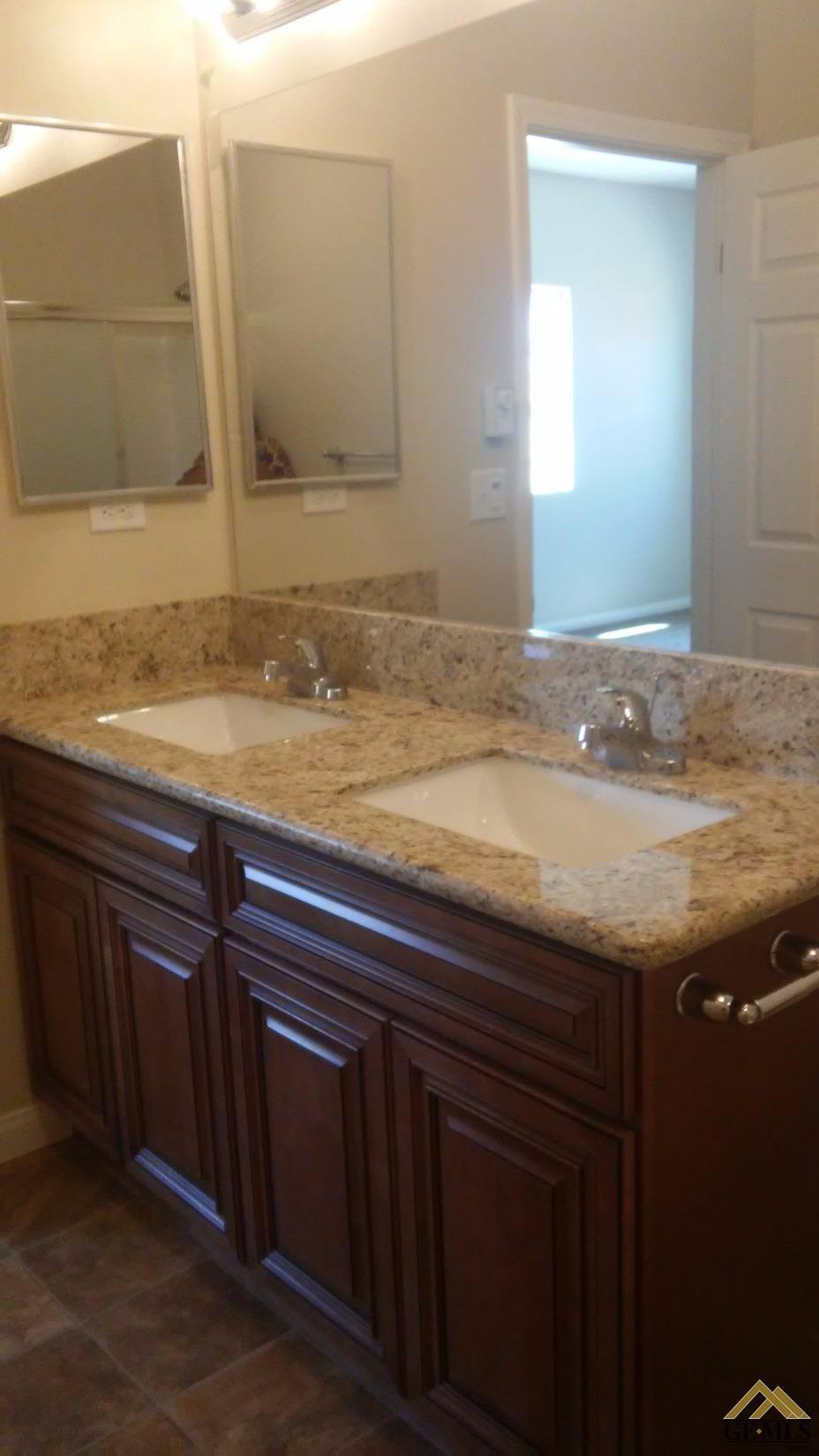 1325 Via Granada Ct, Wasco, CA 93280 photo 6