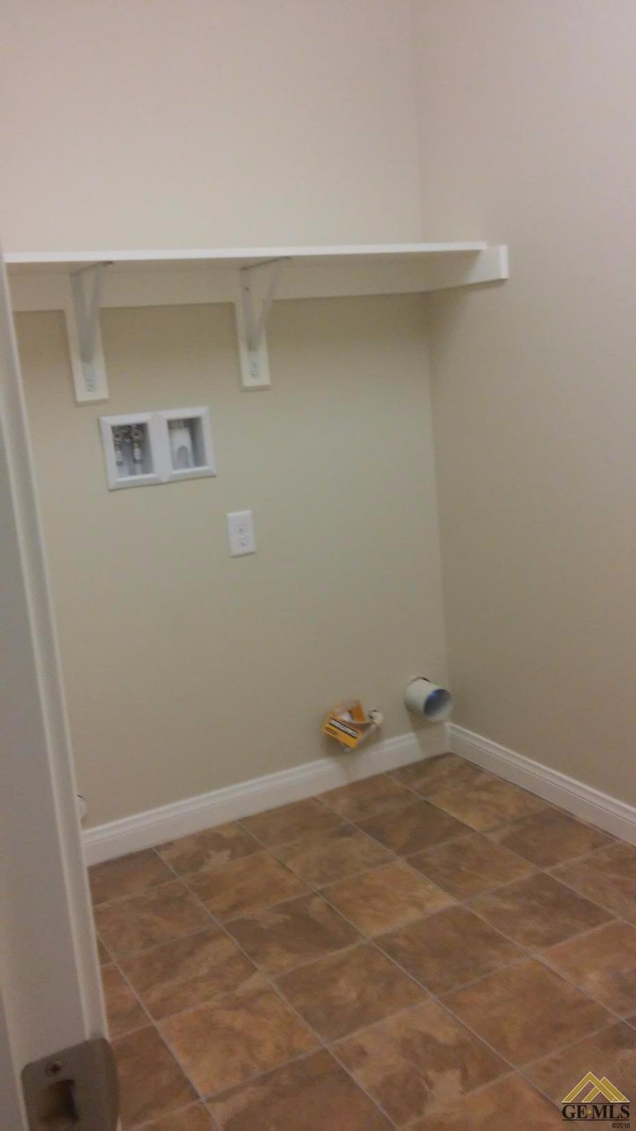 1325 Via Granada Ct, Wasco, CA 93280 photo 8