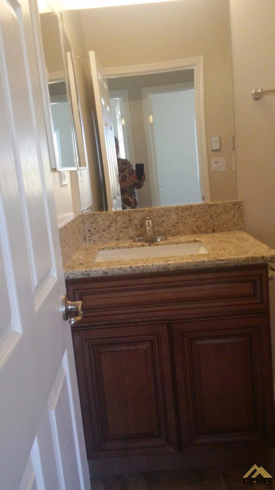 1325 Via Granada Ct, Wasco, CA 93280 photo 7
