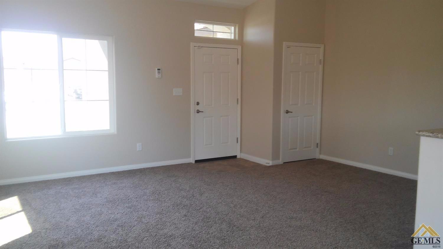 1325 Via Granada Ct, Wasco, CA 93280 photo 2